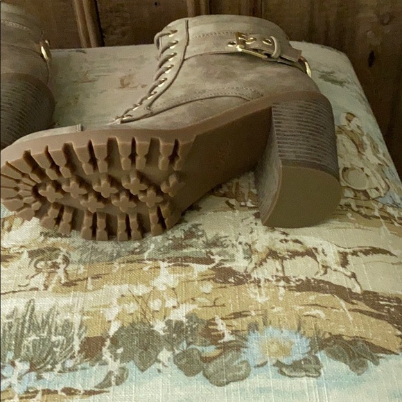 GBG Los Angeles Joden Bootie - Picture 5 of 6